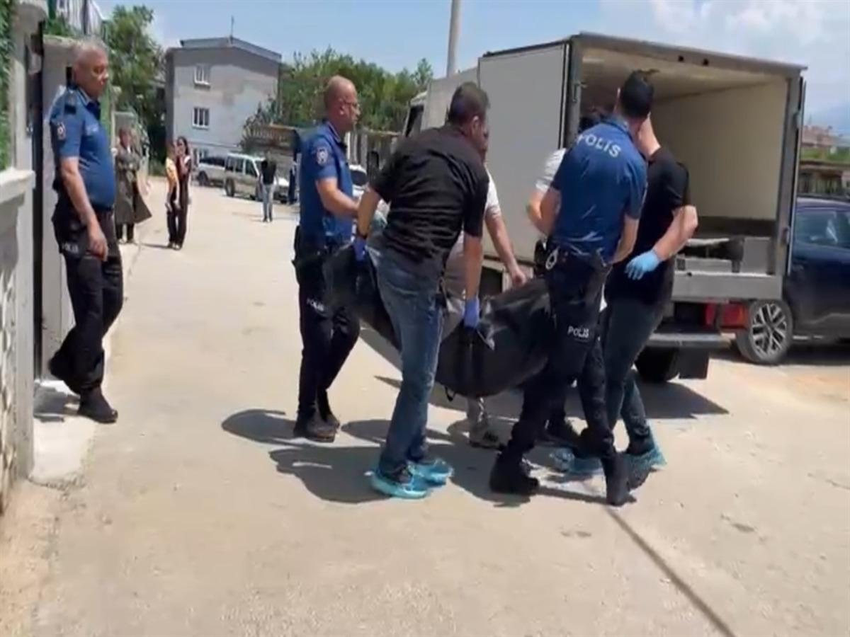 Boşanacağını söyledi! 10 yaşındaki çocuğunun yanında vahşice katledildi 3