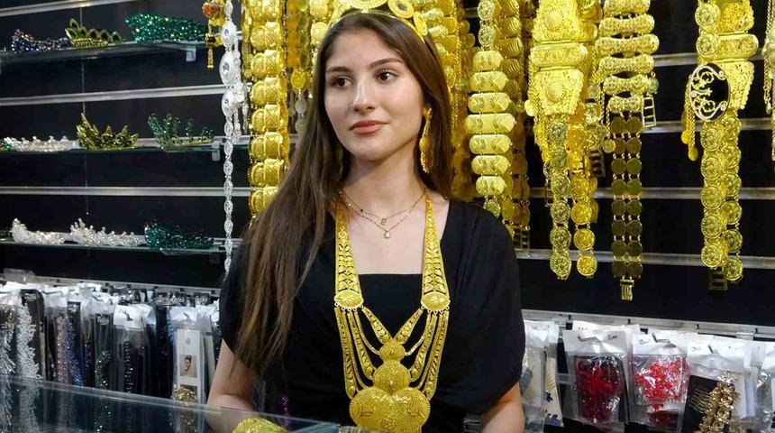 Altın fiyatları tavan yaptı d&uuml;ğ&uuml;nlerde yeni tercih 'imitasyon setler' oldu!