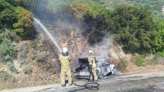 İzmir’de otomobil yangını korkuttu