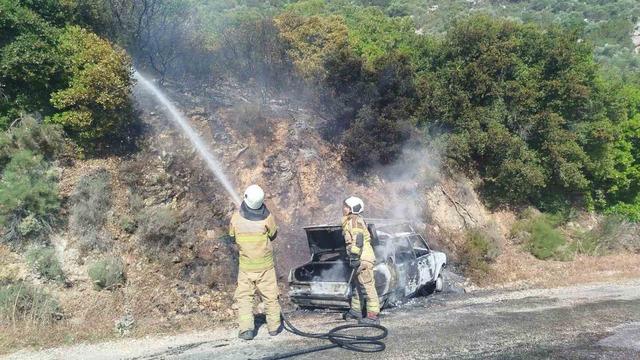 İzmir’de otomobil yangını korkuttu