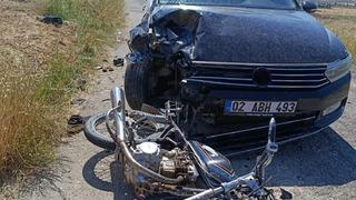 Otomobil ile motosiklet çarpıştı: 2 ağır yaralı