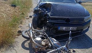 Otomobil ile motosiklet &ccedil;arpıştı: 2 ağır yaralı