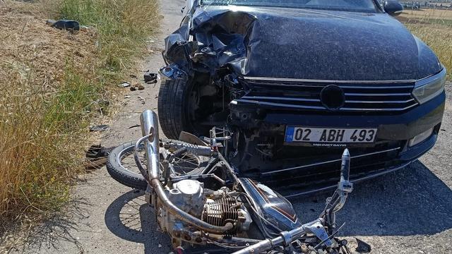 Otomobil ile motosiklet çarpıştı: 2 ağır yaralı