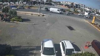 Bodrum’daki kaza kamerada: Motosiklet savruldu, 2 kişi yaralandı