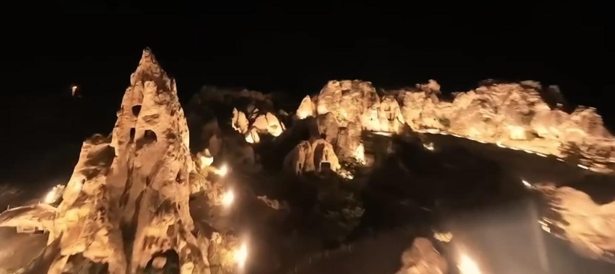 G&ouml;reme de gece m&uuml;zeciliği başladı! Bakan Ersoy: "Hedefimiz yalnıza turist sayısını artırmak değil..." 1