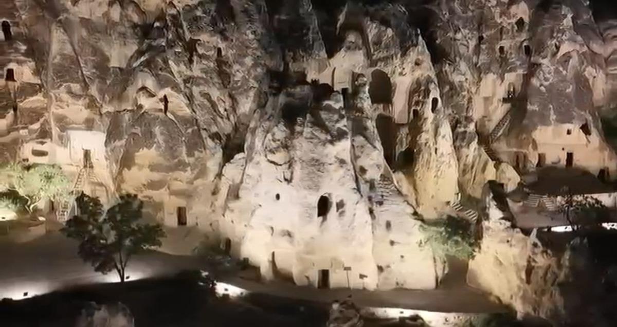 G&ouml;reme de gece m&uuml;zeciliği başladı! Bakan Ersoy: "Hedefimiz yalnıza turist sayısını artırmak değil..." 4