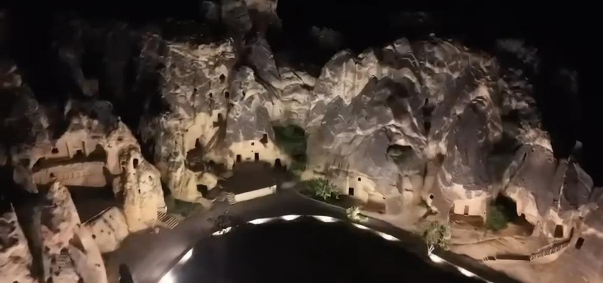 G&ouml;reme de gece m&uuml;zeciliği başladı! Bakan Ersoy: "Hedefimiz yalnıza turist sayısını artırmak değil..." 5