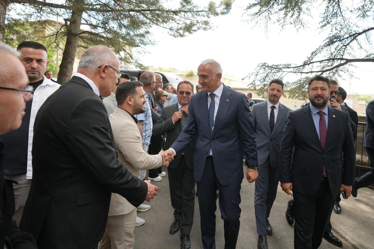 G&ouml;reme de gece m&uuml;zeciliği başladı! Bakan Ersoy: "Hedefimiz yalnıza turist sayısını artırmak değil..." 3