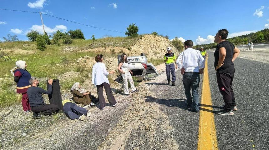 Elazığ&rsquo;da otomobil takla attı: 3 yaralı