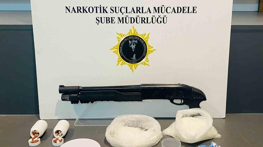 Samsun&rsquo;da zehir tacirlerine g&ouml;zaltı: 831 gram metamfetamin ele ge&ccedil;irildi