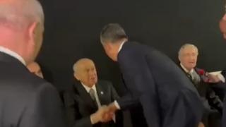 Dikkat çeken anlar! Devlet Bahçeli ve Özgür Özel o etkinlikte bir araya geldiler