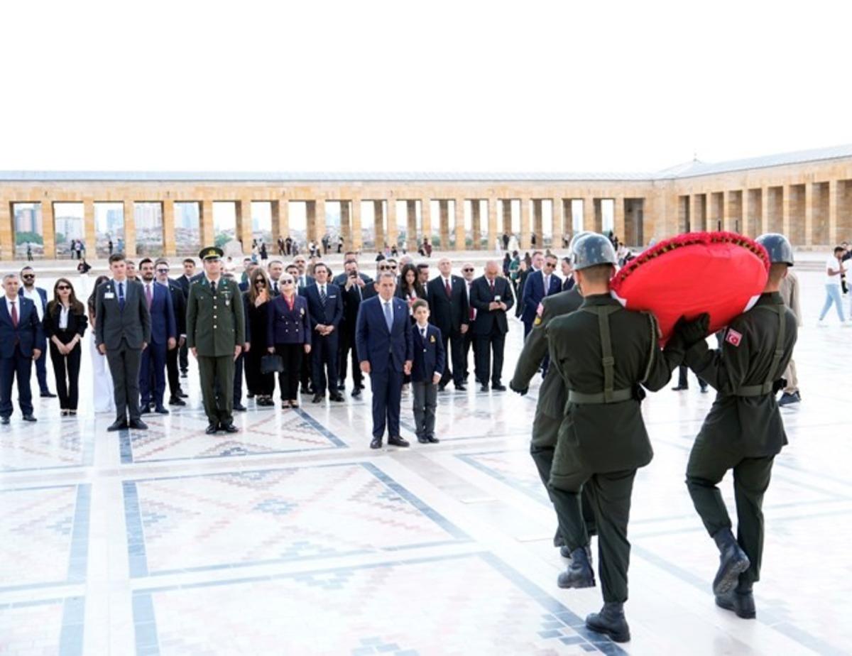 Galatasaray Başkanı Dursun Özbek, kurullarıyla birlikte Anıtkabir’i ziyaret etti 2