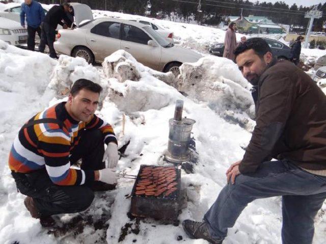 Öğretmenler ve ailelerini taşıyan midibüs devrildi: 4 ölü, 22 yaralı (2)