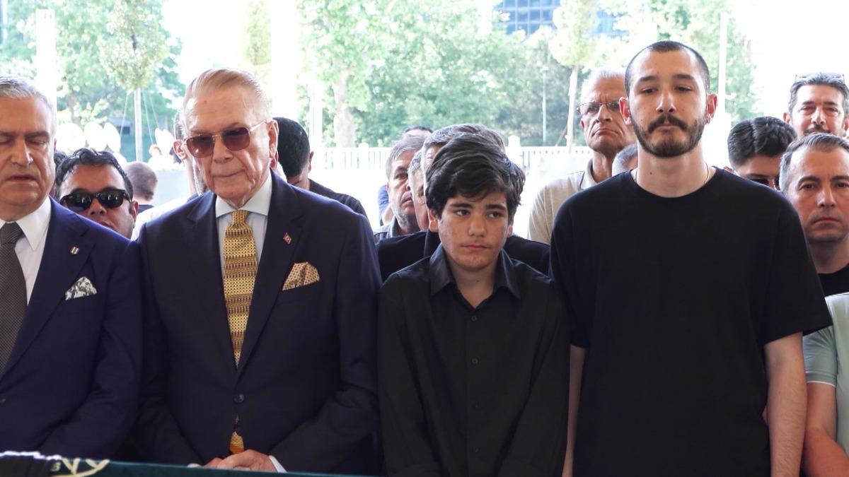 Reha Muhtar son yolculuğuna uğurlandı! Duygusal anlar: "Dünya ile bağını koparmış" 6