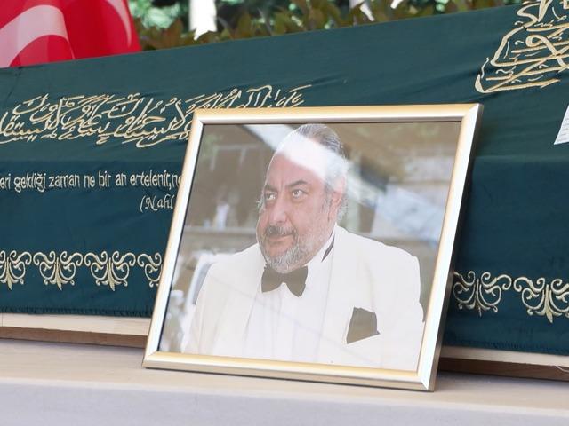 Reha Muhtar son yolculuğuna uğurlandı! Duygusal anlar: "D&uuml;nya ile bağını koparmış"