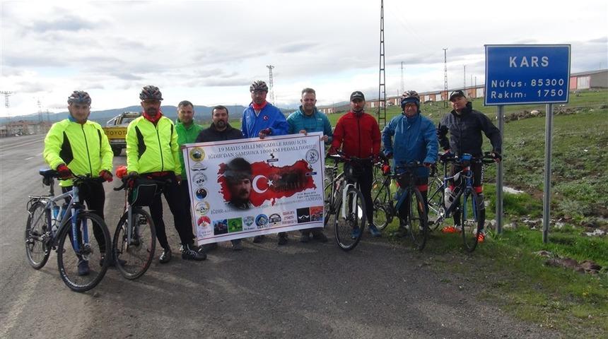 Milli m&uuml;cadele ruhu i&ccedil;in Iğdır'dan yola &ccedil;ıkan bisikletliler Kars'ta