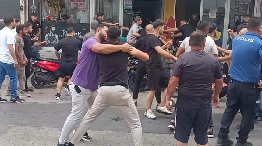 Aydın&rsquo;da esnaflar ile vatandaşlar arasında kavga: 1&rsquo;i polis 5 yaralı
