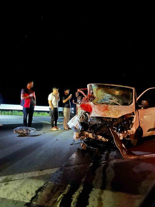 Bing&ouml;l&rsquo;de panelvan yola &ccedil;ıkan ata &ccedil;arptı: 1 &ouml;l&uuml;, 2 yaralı 3
