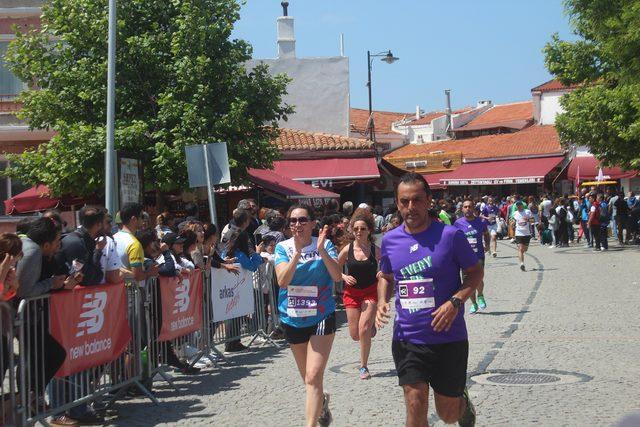 Bozcaada'da binlerce kişi maratona katıldı