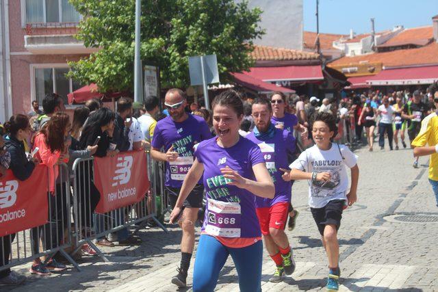Bozcaada'da binlerce kişi maratona katıldı
