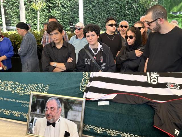 TabutuN başında ilgin&ccedil; anlar! Poyraz Mina'yı b&ouml;yle uyardı