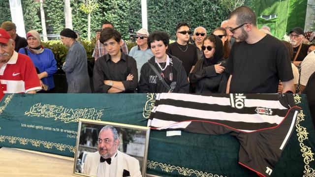 Reha Muhtar'ın tabutu başında ilginç anlar! Poyraz Mina'yı uyardı
