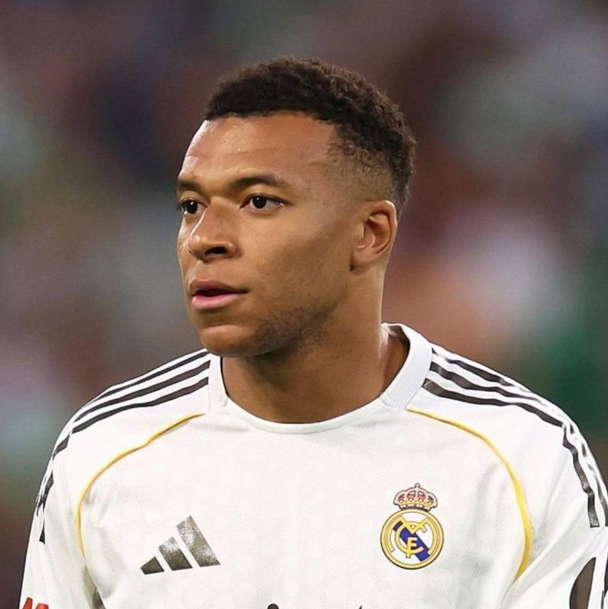 Aziz Yıldırım dan transfer vaatlerine  Mbappe li g&ouml;nderme! Hakan Safi ye seslendi 1