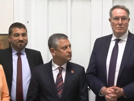 &Ouml;zg&uuml;r &Ouml;zel'e destek i&ccedil;in gelmişlerdi! Bir anda oldu...