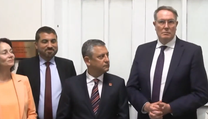 &Ouml;zg&uuml;r &Ouml;zel'e destek i&ccedil;in gelmişlerdi! Bir anda oldu...