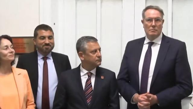 Özgür Özel'e destek için gelmişlerdi! Meclis'te bir anda ışıklar söndü