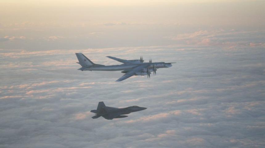 ABD ve Rus savaş uçakları, ABD semalarında burun buruna geldi