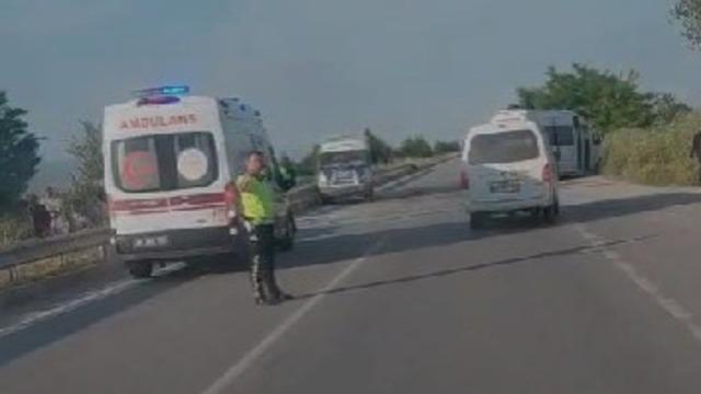 İşçi servisleri çarpıştı; 10 yaralı