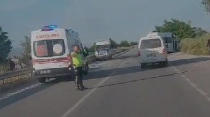 İş&ccedil;i servisleri &ccedil;arpıştı; 10 yaralı