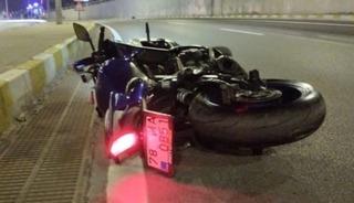 Motosiklet kazasında &Uuml;rd&uuml;nl&uuml; 2 gen&ccedil; hayatını kaybetti