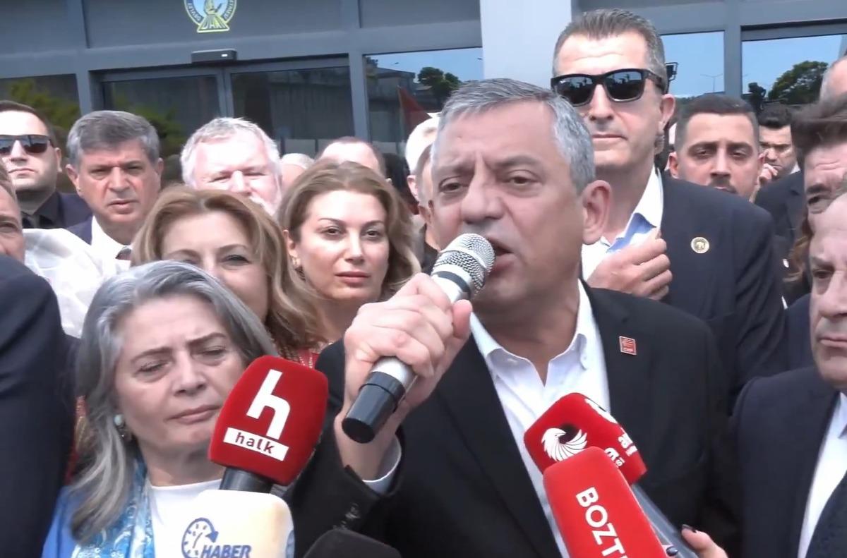 &Ouml;zg&uuml;r &Ouml;zel Trabzon da! Taka maketi ve tesbih s&uuml;rprizi 3