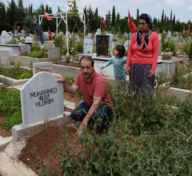 Tecavüz iftirası kurbanının mezarında, Anneler Günü acısı