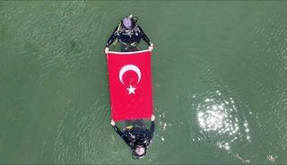 Bolu İtfaiyesi&rsquo;nden nefes kesen tatbikat: Dalgı&ccedil;lar g&ouml;reve hazır