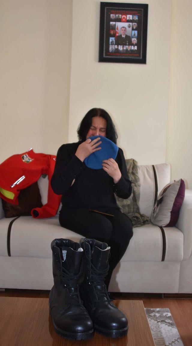  Fırat Kalkanı Harekatı  şehidi uzman &ccedil;avuşun annesi: Beresi hala Akın kokuyor 1