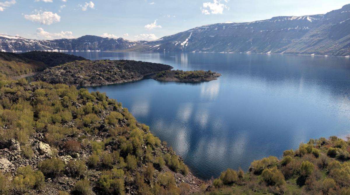 T&uuml;rkiye&rsquo;nin en b&uuml;y&uuml;k krater g&ouml;l&uuml;: G&ouml;renler unutamıyor! 1