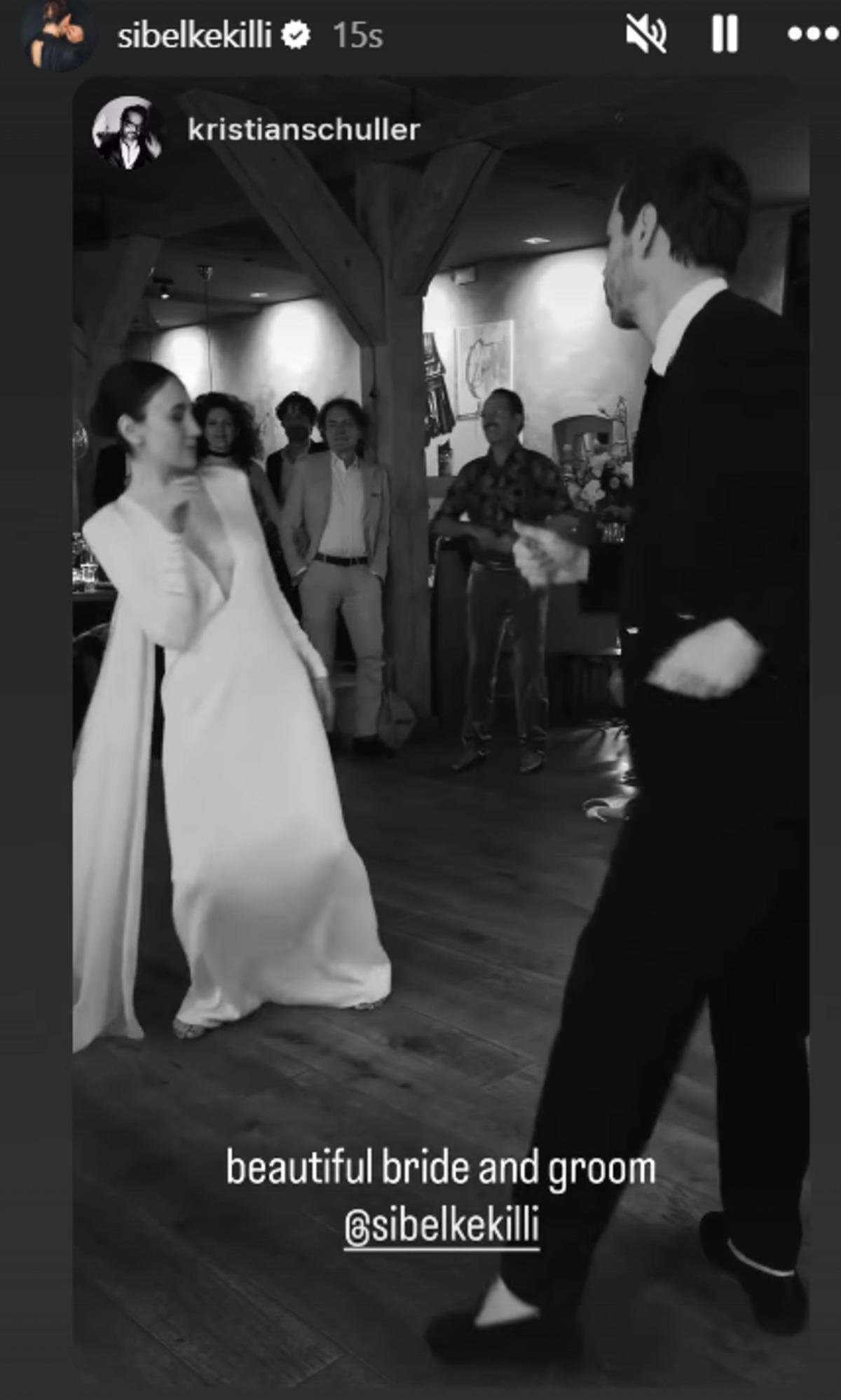 Sibel Kekilli d&uuml;ğ&uuml;n dansını paylaştı! Gelinliğine yorum yağdı 1