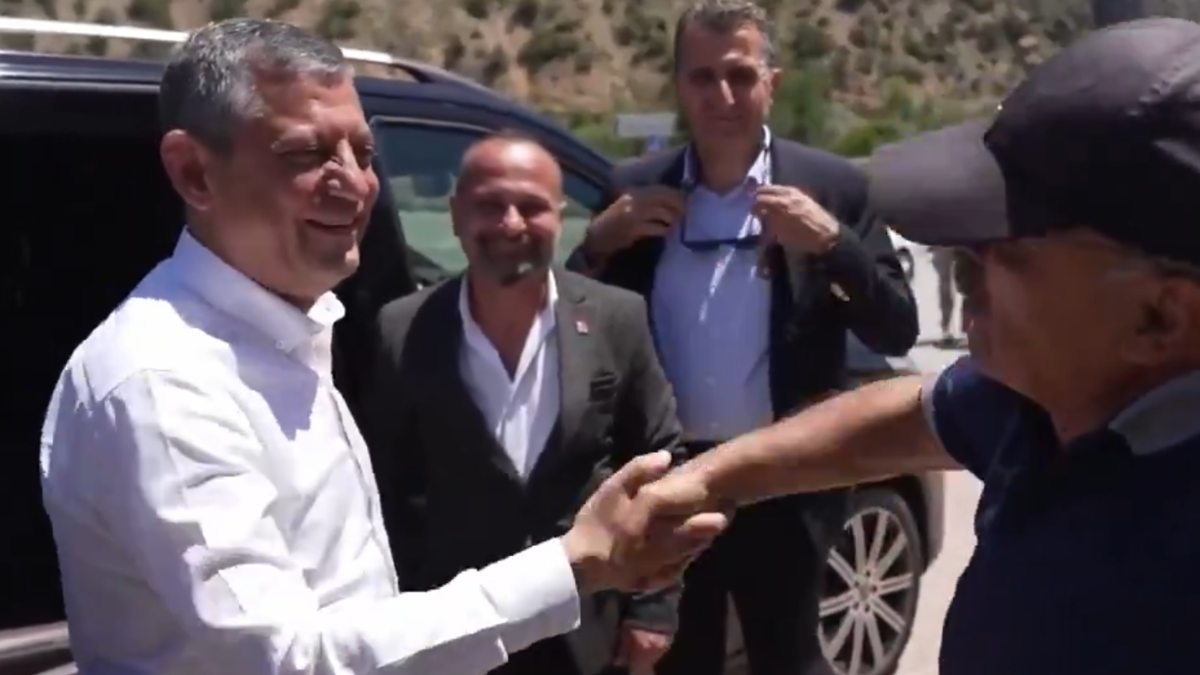 Özgür Özel'i atlılarla karşıladılar! Ara seçim öncesi çıkarma yaptı