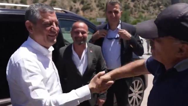 Özgür Özel'i atlılarla karşıladılar! Ara seçim öncesi çıkarma yaptı