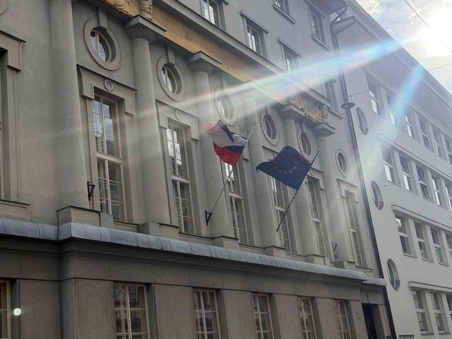 Slovenya&rsquo;da İsrail yanlısı yeni h&uuml;k&uuml;met, g&ouml;reve gelir gelmez Filistin bayrağını indirdi