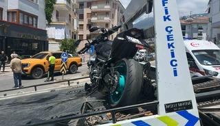 Alanya&rsquo;da motosiklet ile otomobil &ccedil;arpıştı: 1 yaralı