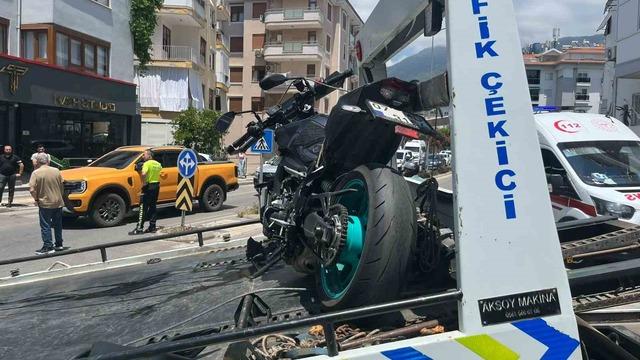 Alanya’da motosiklet ile otomobil çarpıştı: 1 yaralı