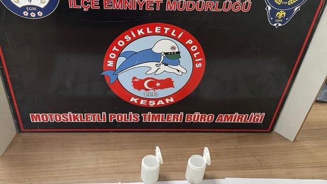 Ehliyetsiz plakasız motosiklet kullanırken üzerinde uyuşturucu çıktı