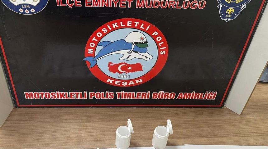 Ehliyetsiz plakasız motosiklet kullanırken &uuml;zerinde uyuşturucu &ccedil;ıktı