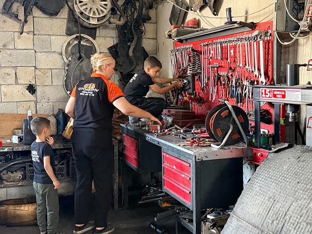 Yemek bırakmak i&ccedil;in geldi, usta oldu: G&ouml;r&uuml;nce şaşırıyorlar