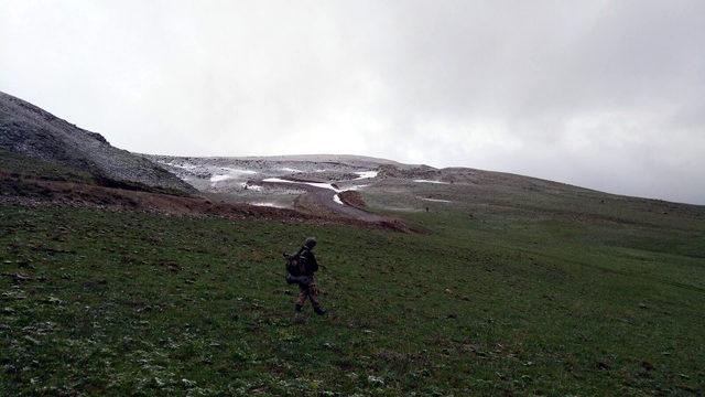 Van'da PKK'lı teröristlerin kullandığı 4 sığınak imha edildi