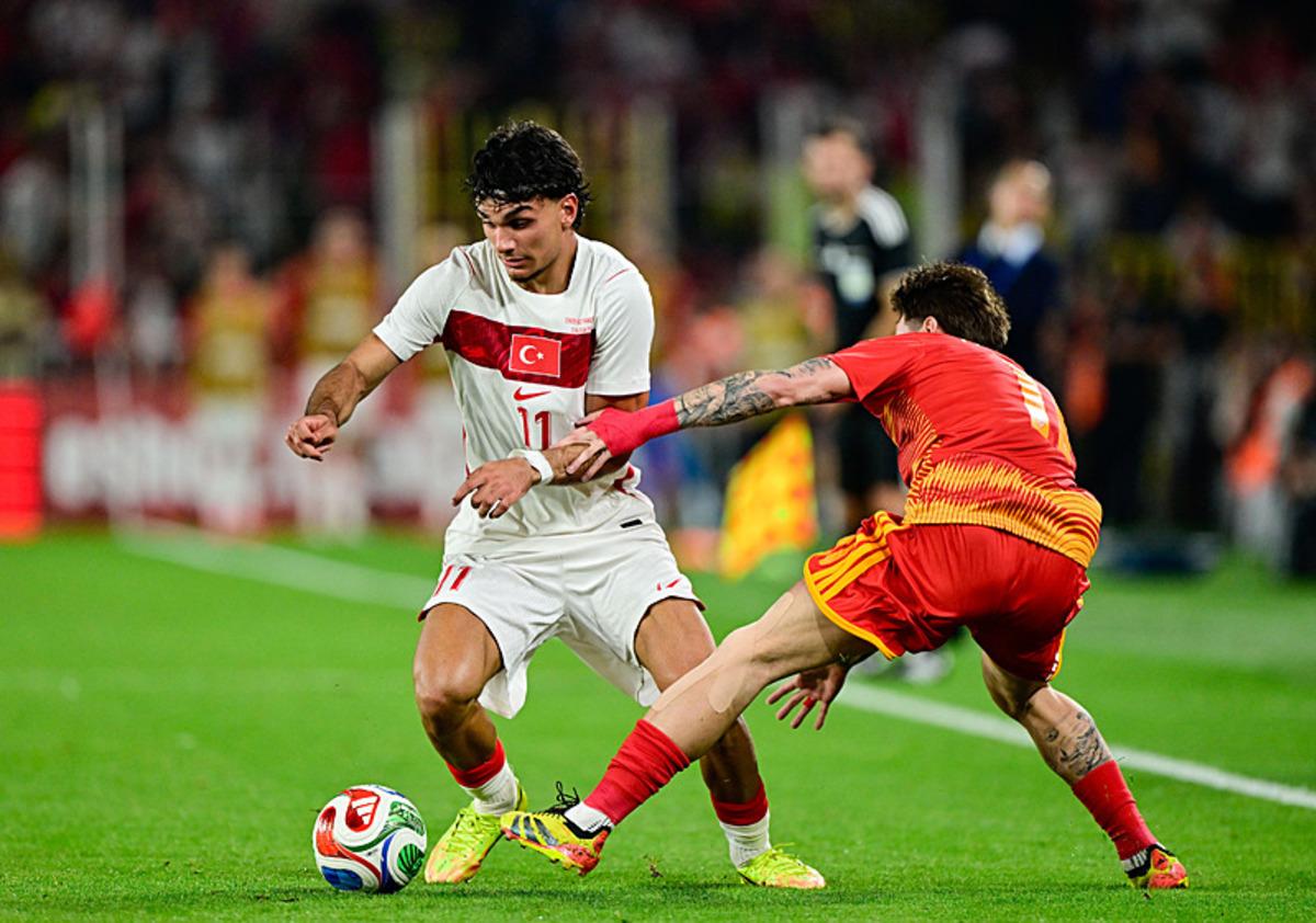 Galatasaray Can Uzun i&ccedil;in &ccedil;ılgın rakamı g&ouml;zden &ccedil;ıkardı! 1